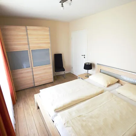 Reetdachhaus 2, Inkl 2 Parkplaetze * 费马恩